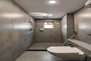 FabHotel Seventy Seven