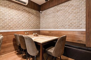 FabHotel Seventy Seven