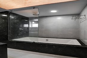 FabHotel Seventy Seven