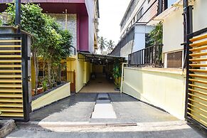 FabHotel Royal Empire