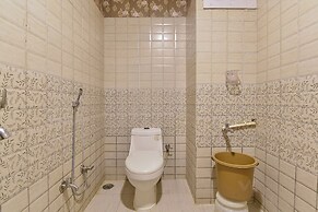 FabHotel Prime The Royal Galaxy