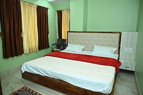 Fabhotel Golden Bliss