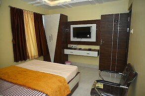 Fabhotel Golden Bliss