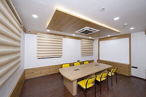 Fabhotel The Leela Park