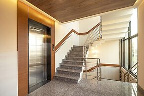 Fabhotel The Leela Park