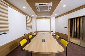 Fabhotel The Leela Park