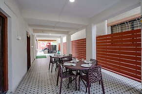 Fabhotel Royal Inn Ns