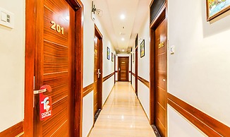 Fabhotel Empire Suite