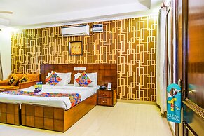 Fabhotel Empire Suite