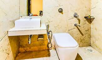 Fabhotel Empire Suite