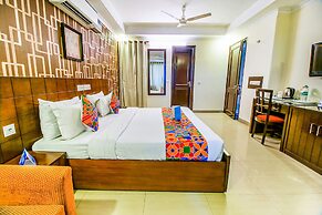 Fabhotel Empire Suite