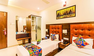 Fabhotel Empire Suite