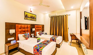 Fabhotel Empire Suite