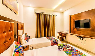 Fabhotel Empire Suite