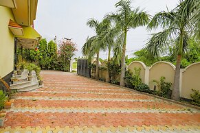 Fabhotel Kriti Green