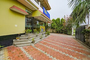 Fabhotel Kriti Green