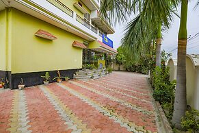 Fabhotel Kriti Green