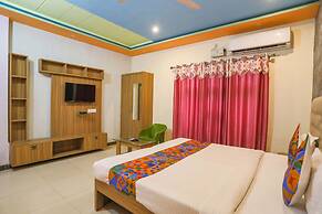 Fabhotel Kriti Green