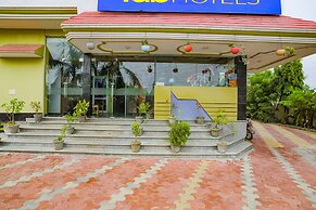 Fabhotel Kriti Green