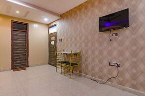 Fabhotel Gold Galaxy