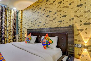 Fabhotel Gold Galaxy