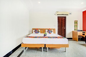 Fabhotel Emara Grand