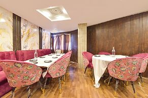Fabhotel F9 Mall Road