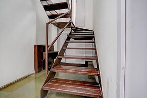 Fabhotel Vardhan House