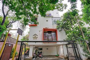 Fabhotel Vardhan House