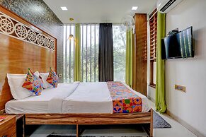 Fabhotel Vardhan House