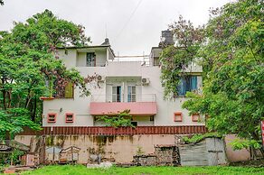 Fabhotel Vardhan House