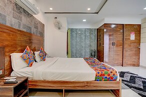 Fabhotel Vardhan House