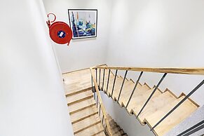 Fabhotel Oasis Yellow Courtyard