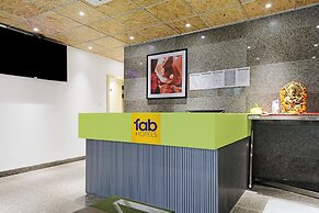 Fabhotel Oasis Yellow Courtyard