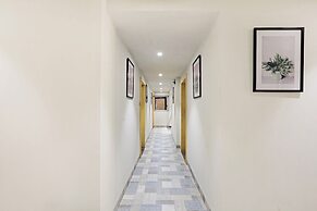 Fabhotel Oasis Yellow Courtyard