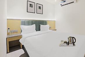 Fabhotel Oasis Yellow Courtyard