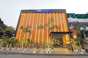 Fabhotel Oasis Yellow Courtyard