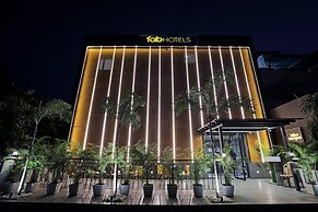 Fabhotel Oasis Yellow Courtyard