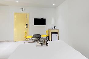 Fabhotel Oasis Yellow Courtyard