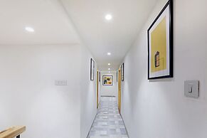 Fabhotel Oasis Yellow Courtyard