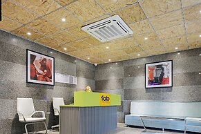 Fabhotel Oasis Yellow Courtyard