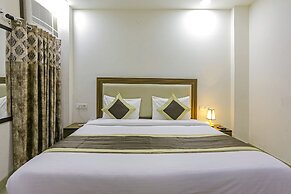 Fabhotel White House Bnb