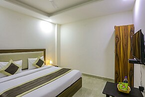 Fabhotel White House Bnb