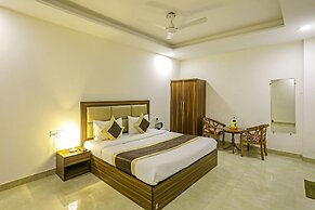 Fabhotel White House Bnb