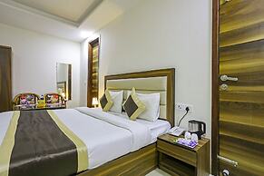 Fabhotel White House Bnb