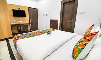 Fabhotel Golden Leaf