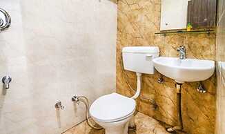 Fabhotel Golden Leaf