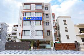 Fabhotel Golf Inn Golf course Road Gurugram