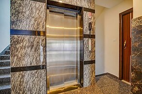 Fabhotel Greenwood Xpress Inn