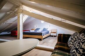 Panorama Old Town apartment by DuHomes